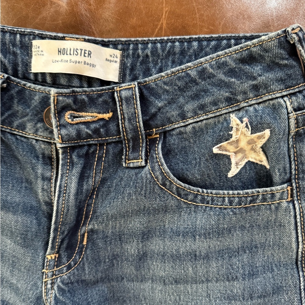 Hollister Blue Low-Rise Super Baggy Jeans with Animal Print Star Patch 00R 24 wa
